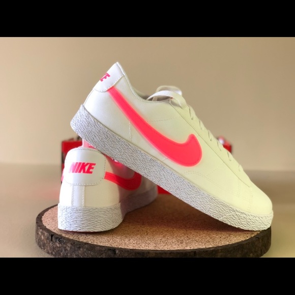 NIKE Blazer Low Pop Womens 7 (5.5Youth) - Picture 3 of 4